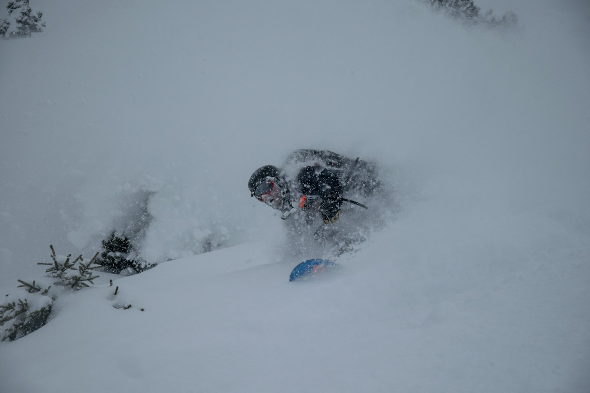 Rider dans la poudreuse